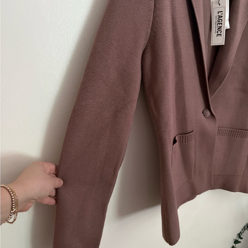 L'AGENCE Lacey Solid Knit Blazer Elegant Taupe Mauve Chic Women’s Medium NWT - Picture 2 of 8